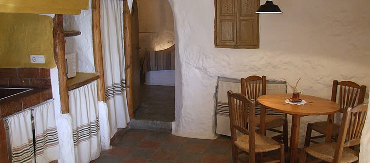 mesa y puerta dorm cueva 3, cave 3, Höhle 3, grotte 3